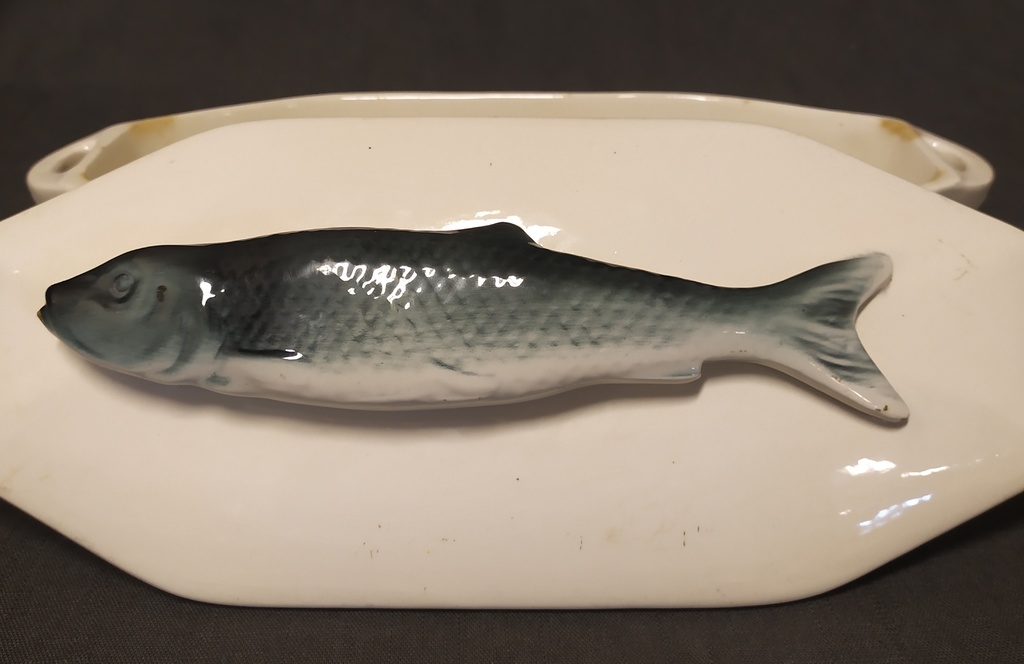 Kuznetsov earthenware bowl with lid Fish