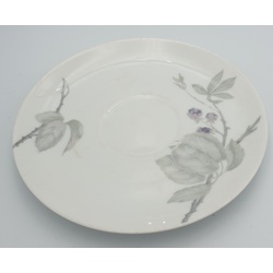 Plate with blackberry pattern