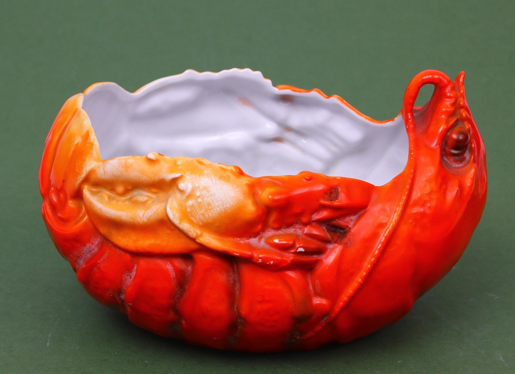 Porcelain serving dish 