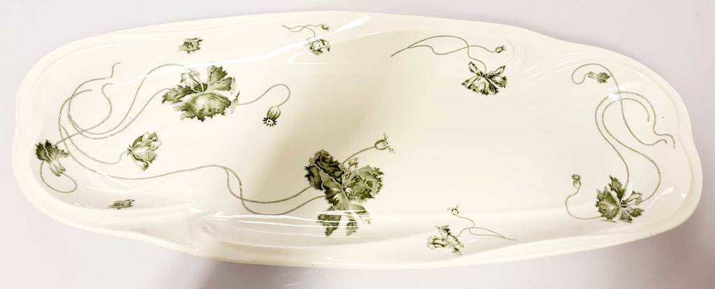 Liels Kuzņecova porcelāna servējamais šķīvis