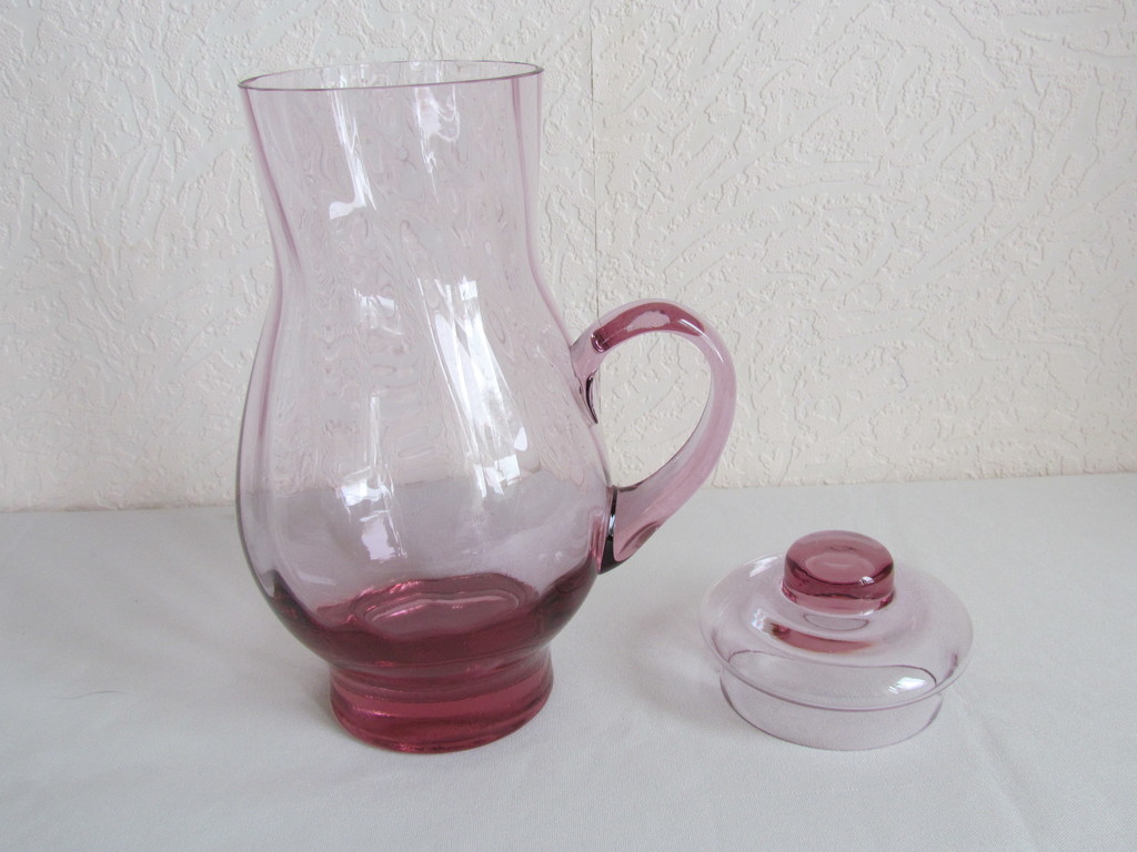 Glass jug with lid