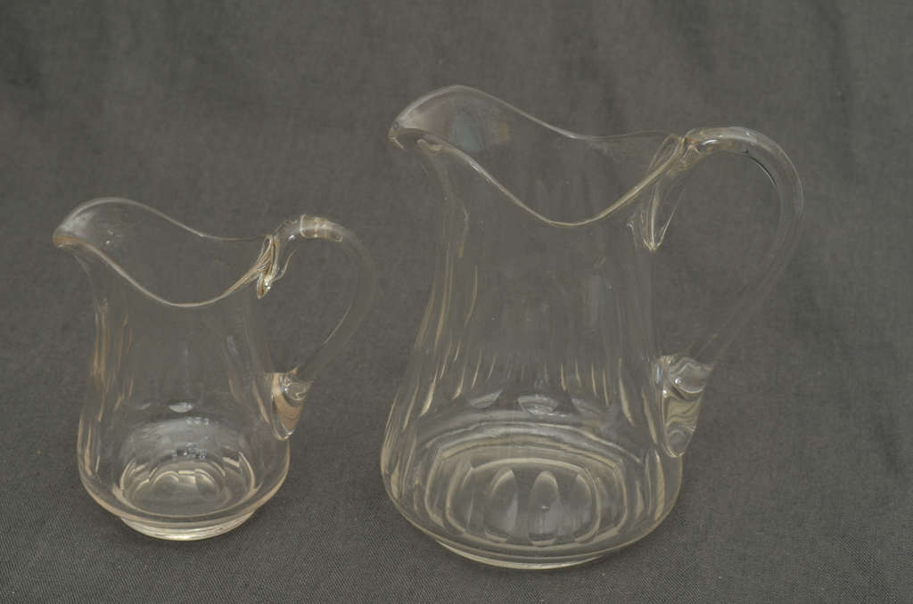 Serving jug set for coffee table