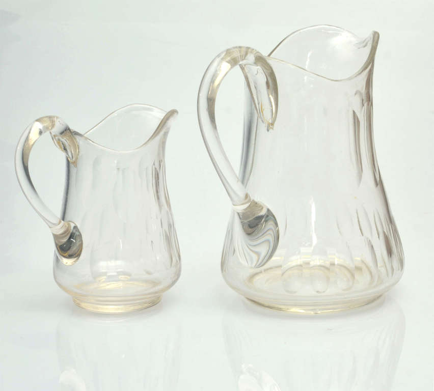 Serving jug set for coffee table