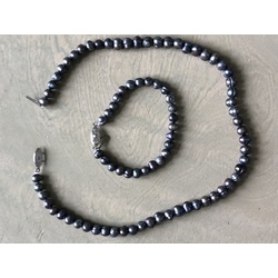 Black wild pearl necklace and bracelet