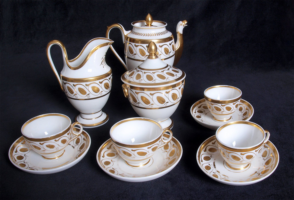 Porcelain set for six persons