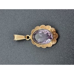 Gold pendant with amethyst 