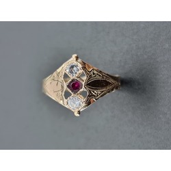 Gold ring with zircons and ruby 