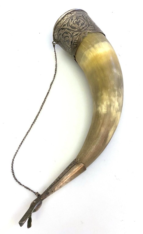 Костяной рог изобилия с серебряной отделкой