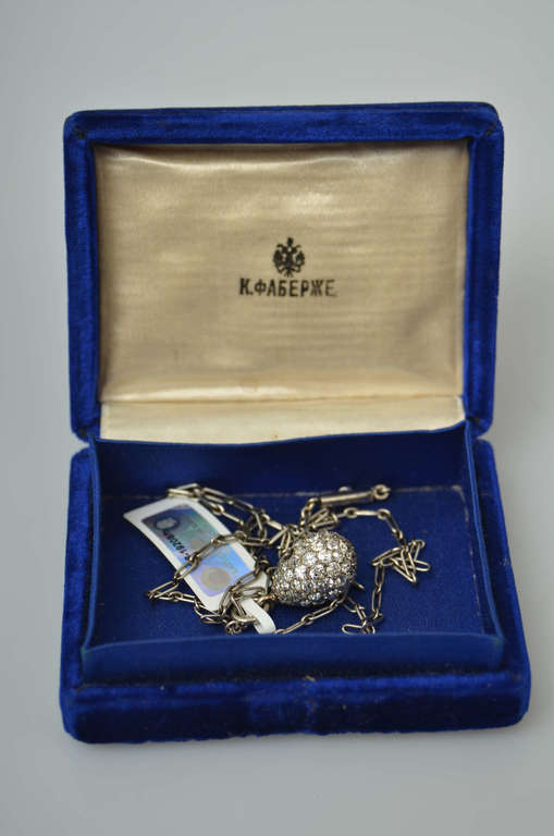 Carl Faberge egg / pendant with 104 diamonds and platinum chain