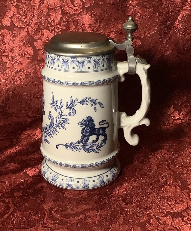 Beer mug KUHR, hand-painted with cobalt. Coat of arms. Zinc lid.