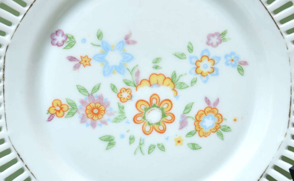 Painted porcelain plate