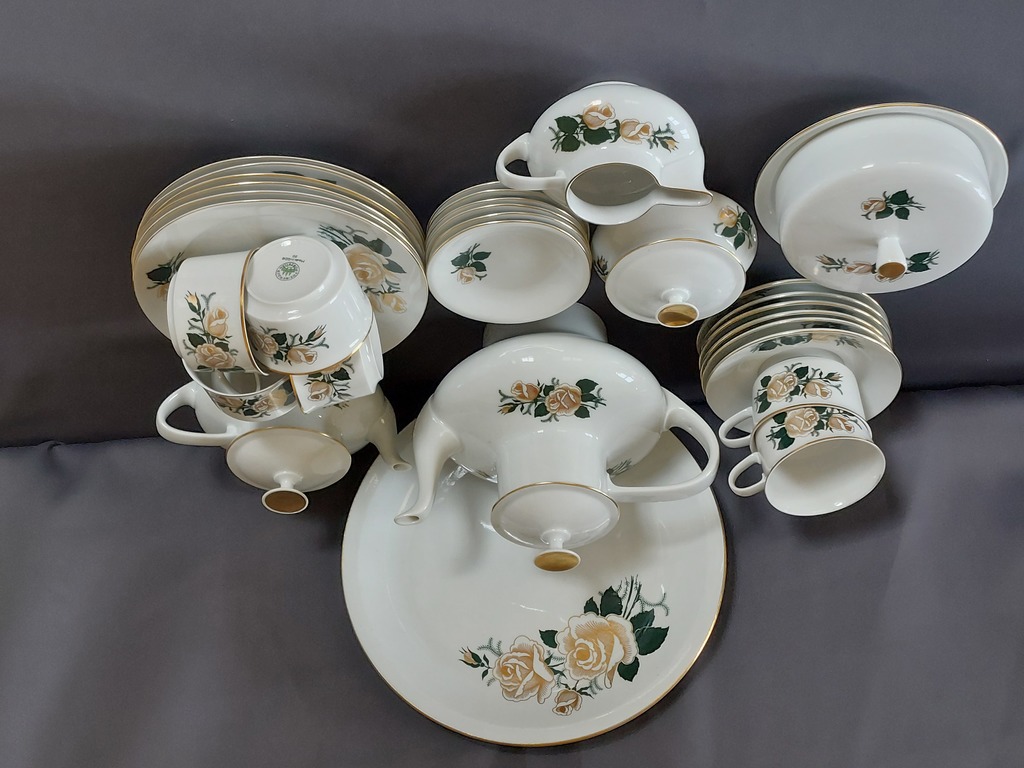 GDR FREIBERGER porzellan tea-coffee set for 6 people. 30 items