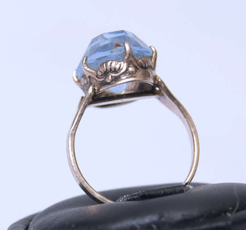 Серебряное кольцо с синтетическим аквамарином.