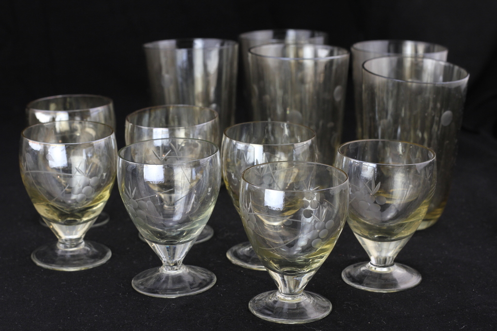 Pearlescent glasses for juice and liqueur