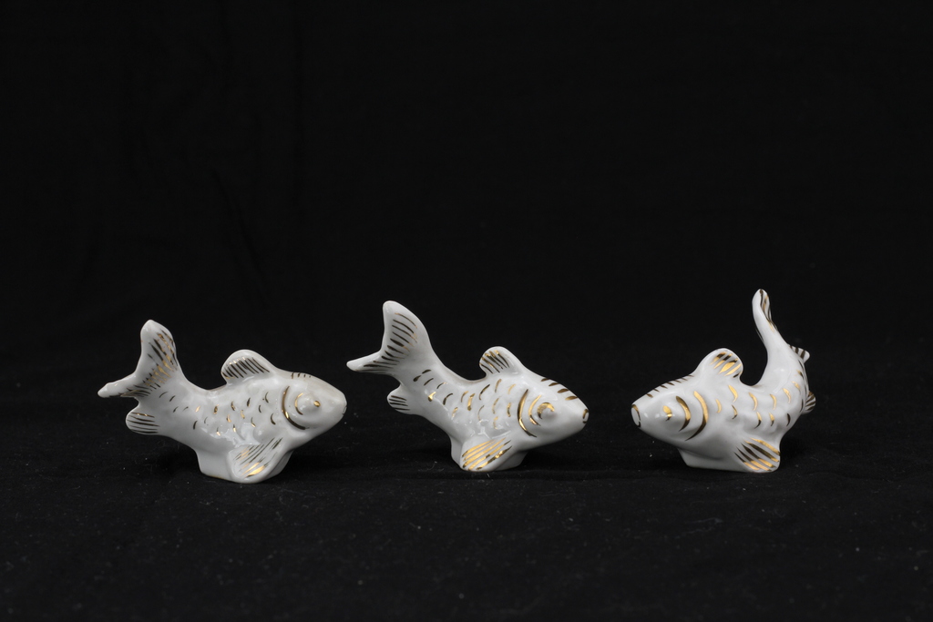 Three porcelain figurines 