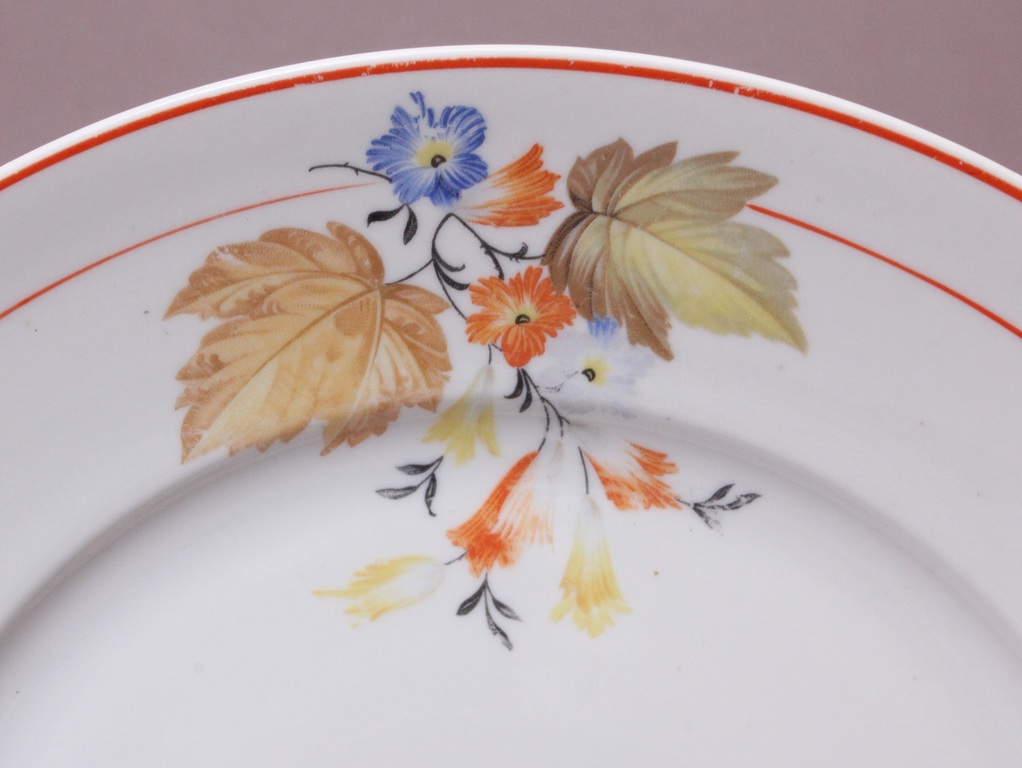 Porcelain plate