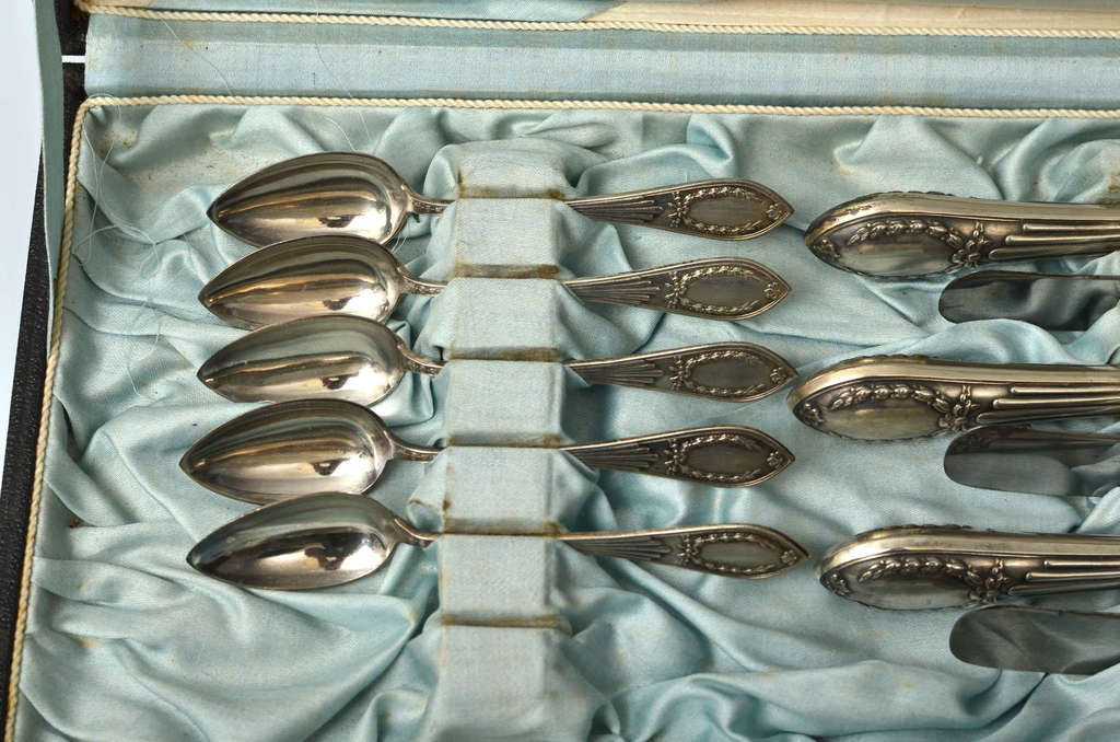Silver cutlery set for six people (6 forks, 6 knives, 6 soup spoons, 5 teaspoons)
