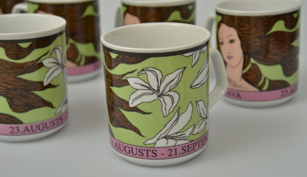Porcelain mugs (9 pcs.)
