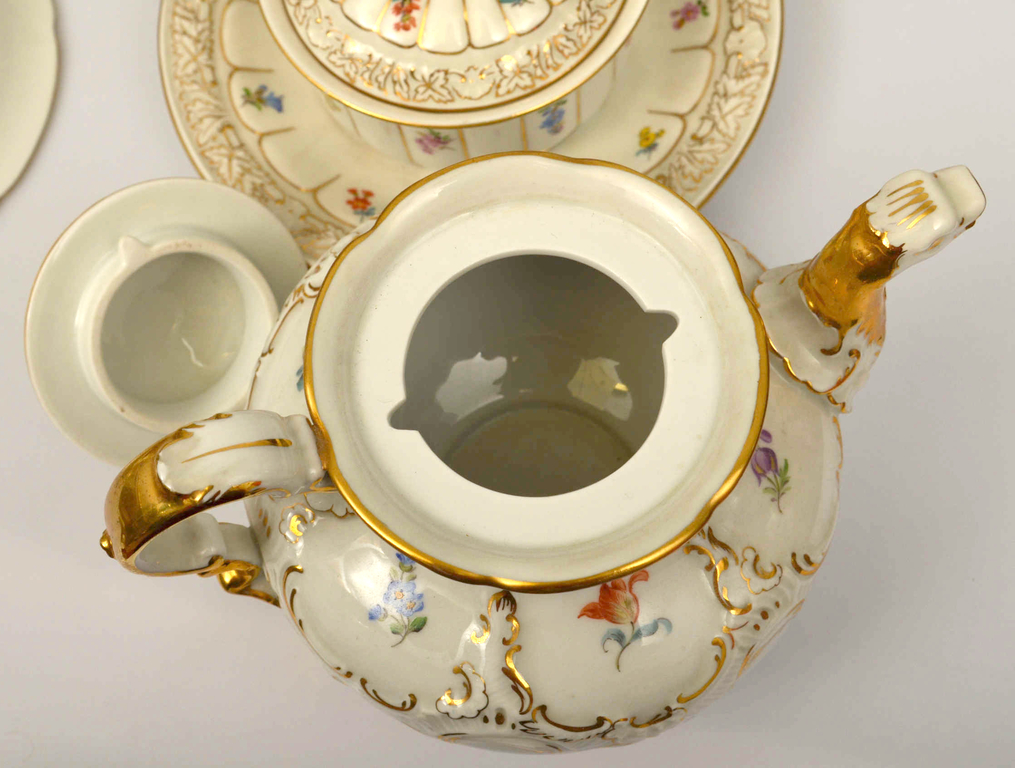 Meissene porcelain set for 11 people
