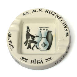 Kuznetsov faience ashtray