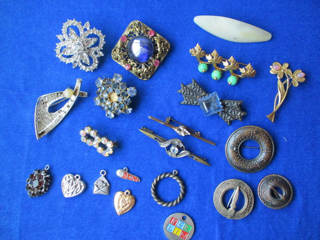 Brooches, pendants.