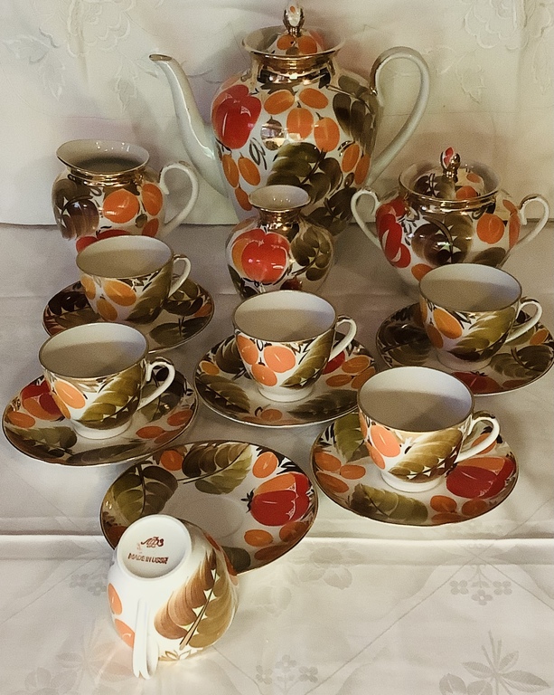 Luxurious porcelain set 
