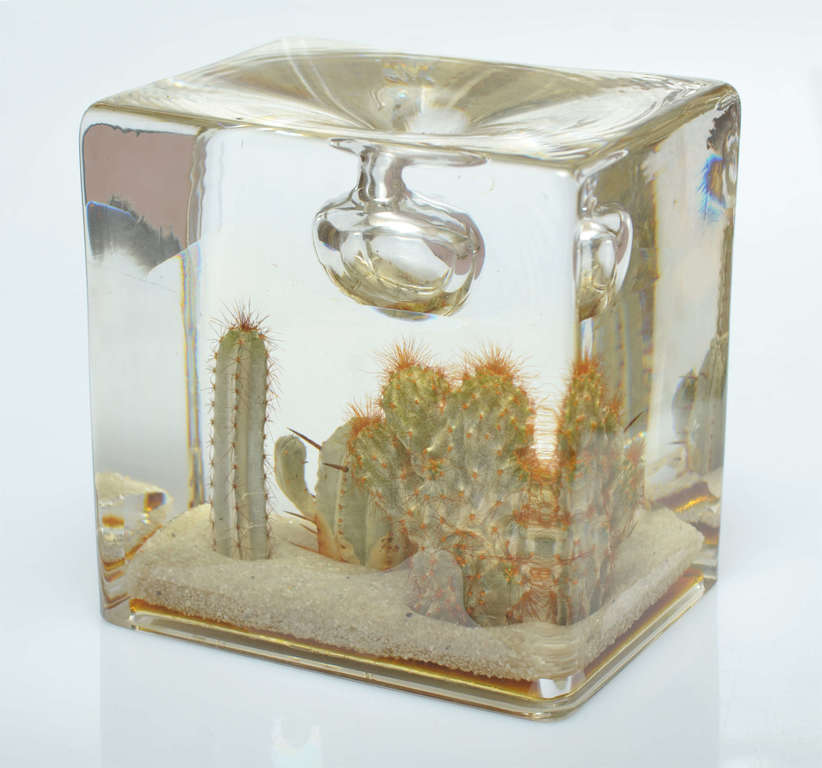 Oil lamp with cacti