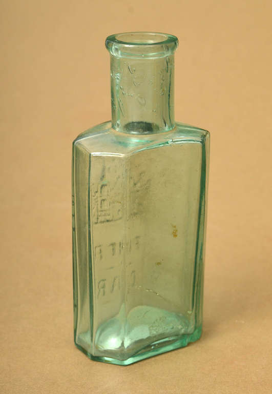 Аптечная бутылка с гербом Риги