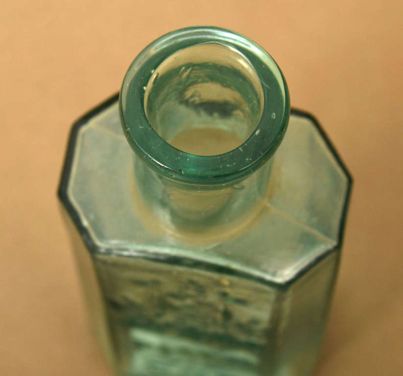 Pharmacy bottle with Riga coat of arms