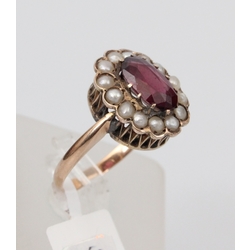 Gold ring with garnet and river pearls