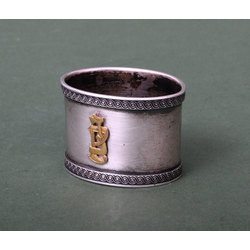 Серебряное кольцо для салфеток с золотой подкладкой
