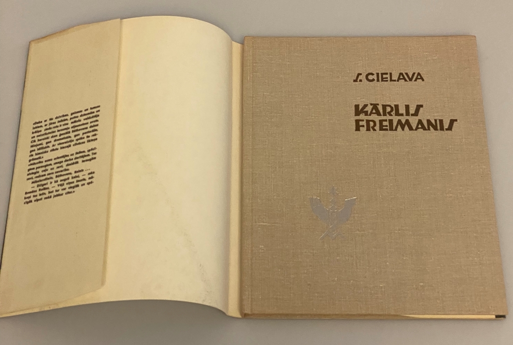Две книги «Карлис Фрейманис» и «Майя Табака».