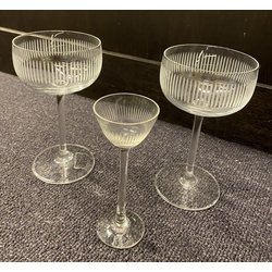 Три стеклянных стакана