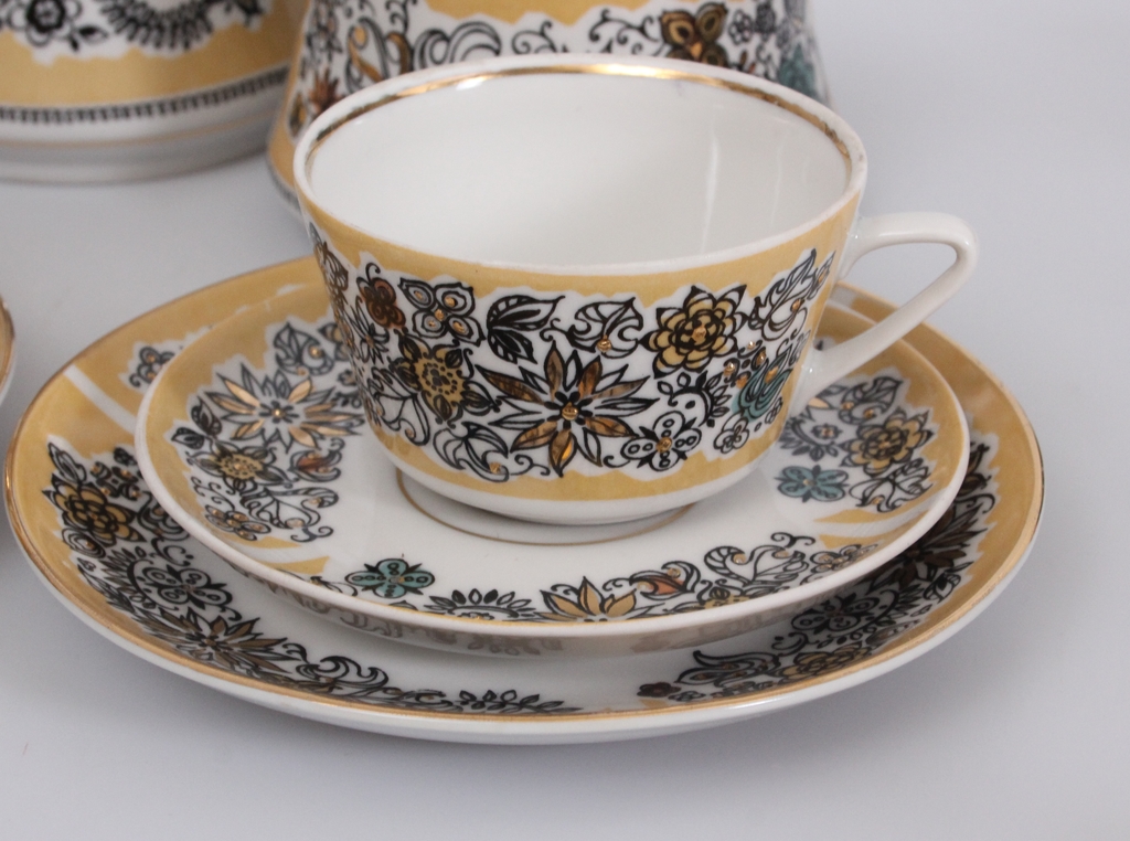 Porcelain coffee set for 4 people 