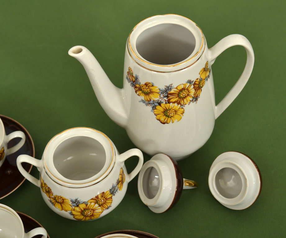 Porcelain set for six people