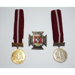 2 medals 