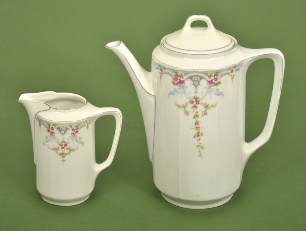 Porcelain coffee pot and creamer 