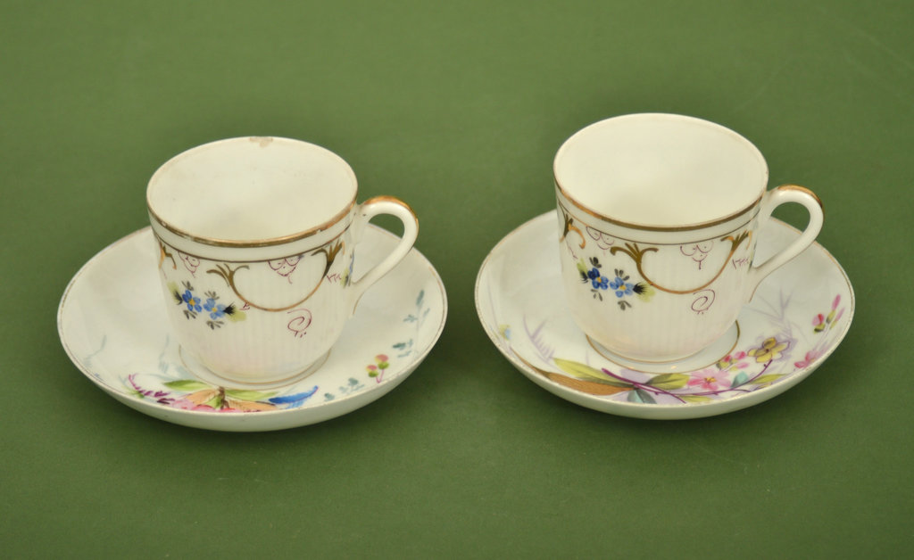 Porcelain cups with saucers (2 pcs.)