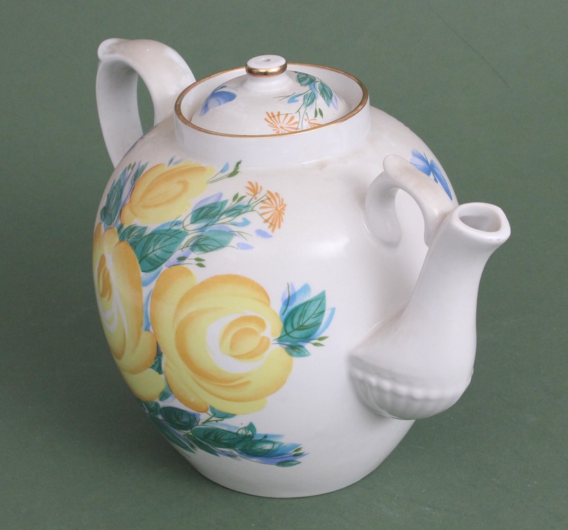 Large porcelain jug with lid 