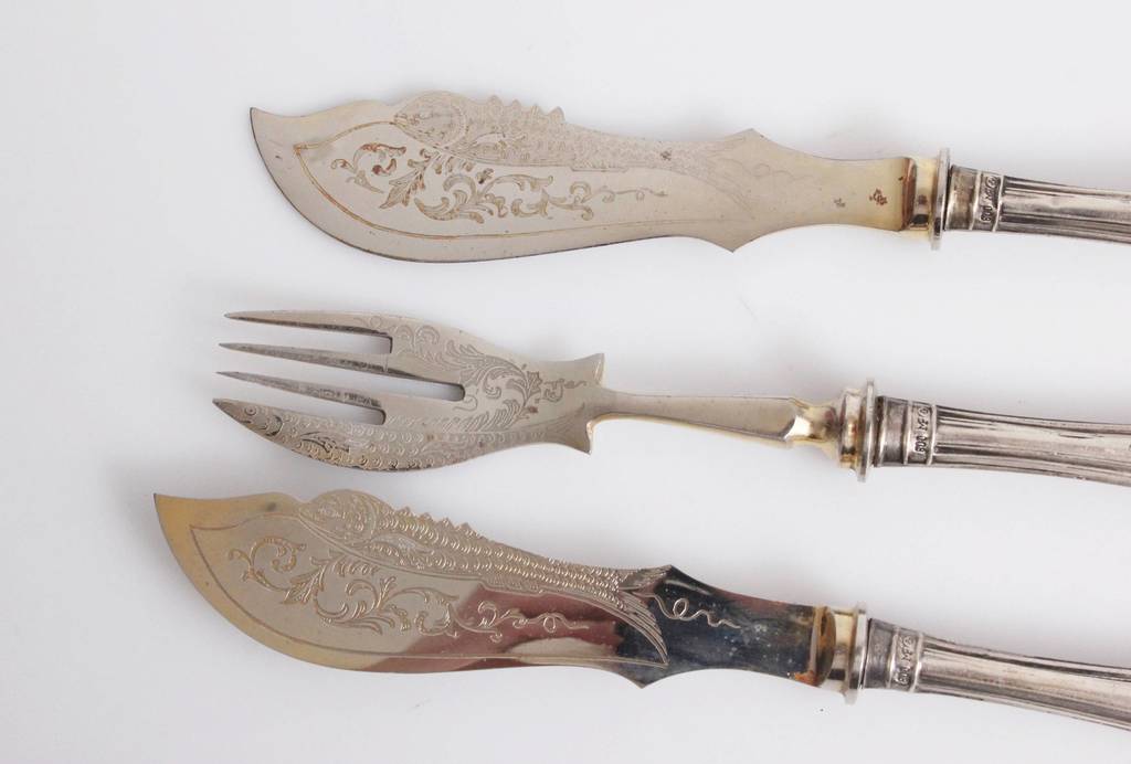 Fork and knife set for fish dishes