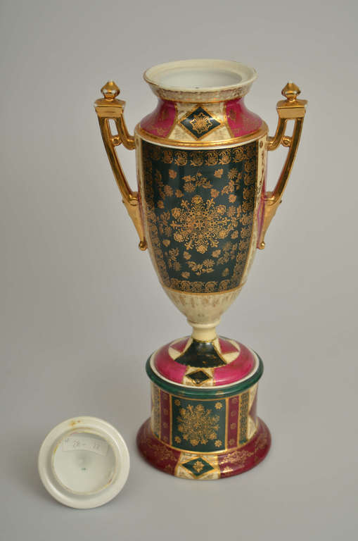 Decorative cup