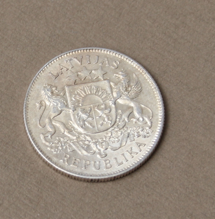 Silver coin of 2 lats 1925th