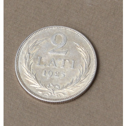 Серебряная  монета 2 латов - 1925 год.