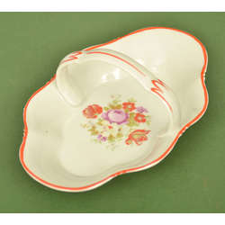 Serving dish with floral decoration