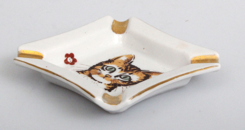 Porcelain ashtray 