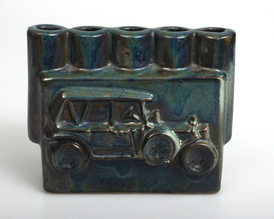 Levona Agadžanjana retro automobīlis - keramikas vāze