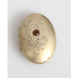 Silver pendant with a decorative stone