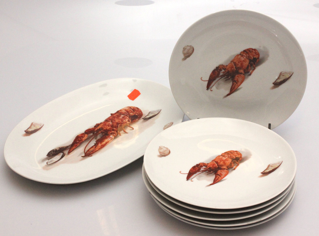 Set of porcelain plates (1+6 pcs)
