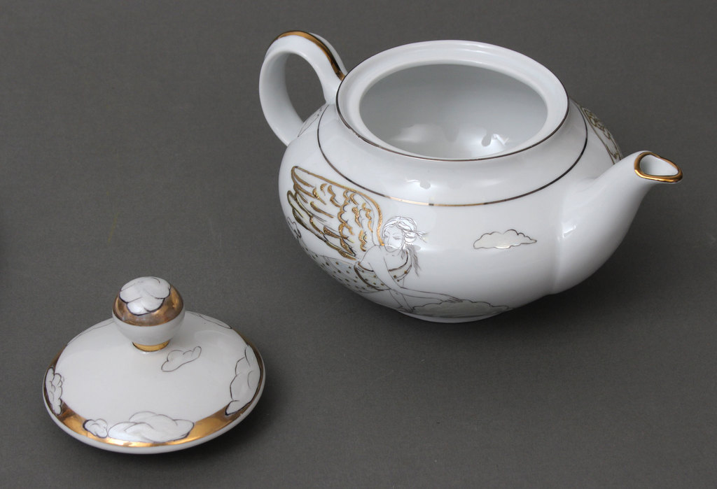 Tea set for four people