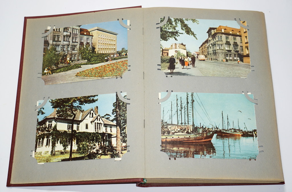 A collection of postcards with city views in an album of 119 pieces.